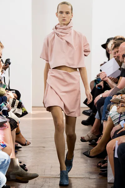 Look 32